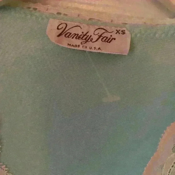 Vintage women’s XS silk vanity fair button up nightgown - Picture 3 of 3